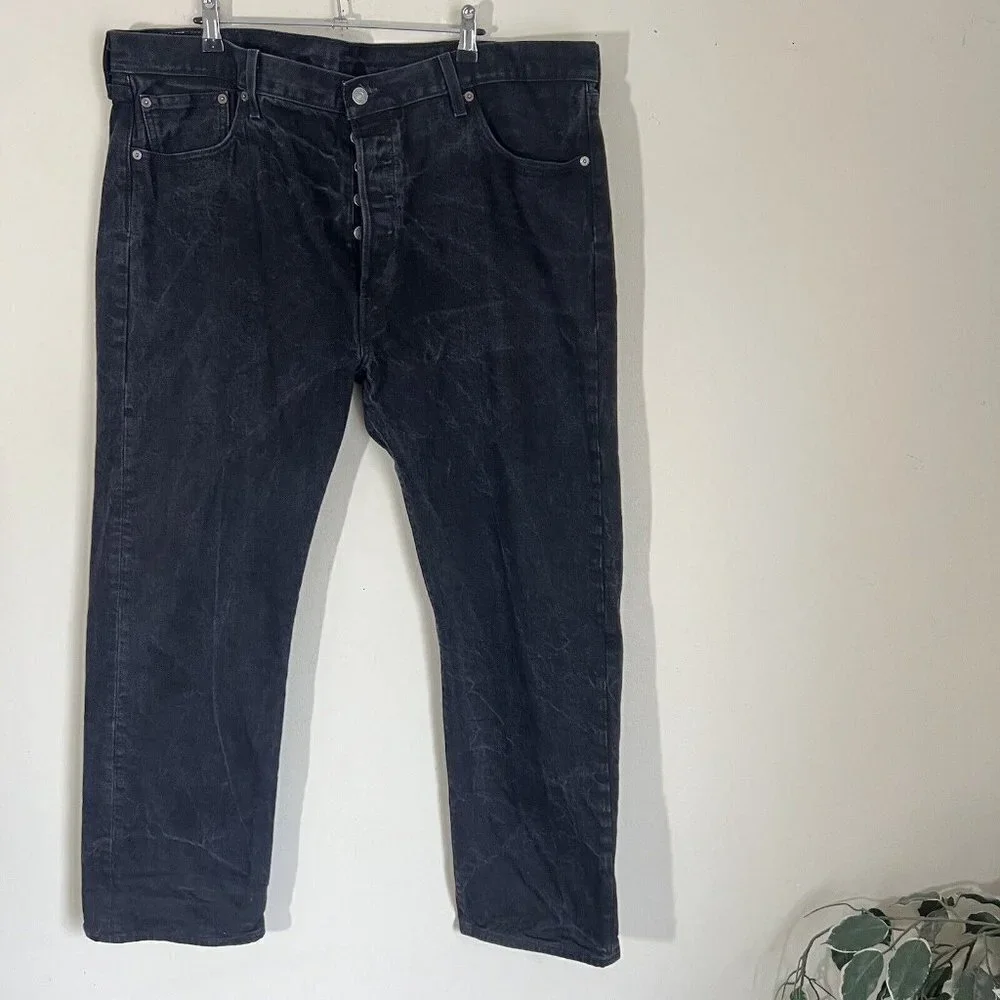 Levi's 501 Straight Leg Button Fly Jeans Mens Size 42x30 Black Washed